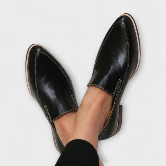 Meredith Women's Loafers with a Flat Sole in Black, photo 2