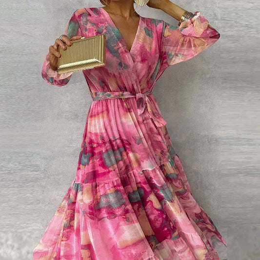 Sienna Women's Dress in a Relaxed Fit with a V-neck and a Floral Print, photo 2