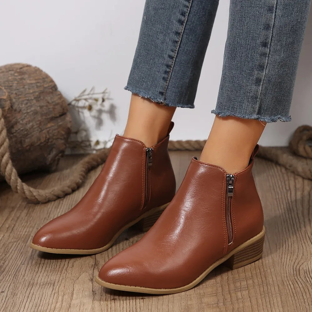 Claudia Women's Ankle Boots in a Leather Look with a Zip, photo 2