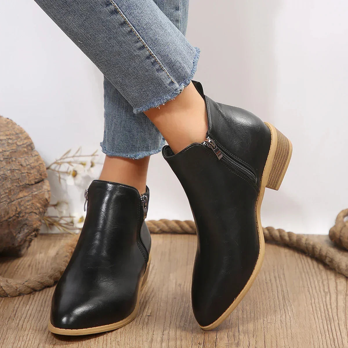 Claudia Women's Ankle Boots in a Leather Look with a Zip, photo 5
