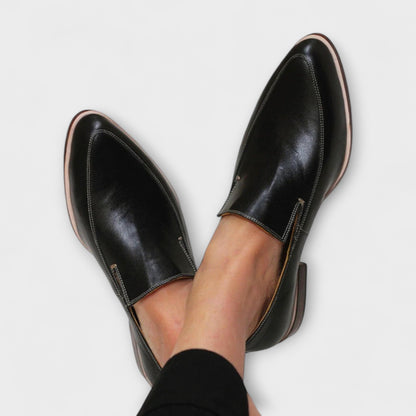 Meredith Women's Loafers with a Flat Sole in Black, photo 2